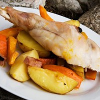 Pečený králík s dýní a bramborami