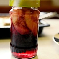 Kompot z černého jeřábu a hrušek