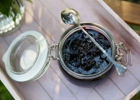 Domácí marmeláda z černého rybízu