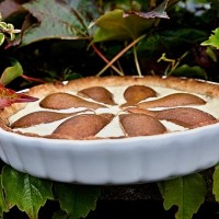 Koláč s tvarohovým pudinkem a hruškami