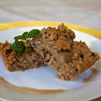 Žitný koláč s hruškami a rozinkami