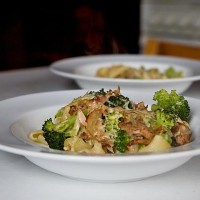 Těstoviny s tuňákem a brokolicí – grilované