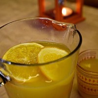 Teplý pomerančový nápoj