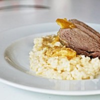 Jehněčí maso na pomerančích