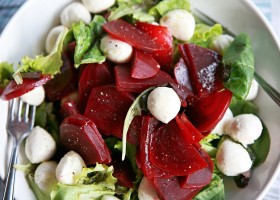 Salát s červenou řepou