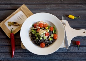 Špagety z černé fazole se zeleninou