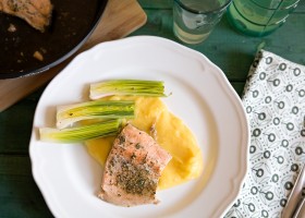 Pstruh lososovitý s pórkem