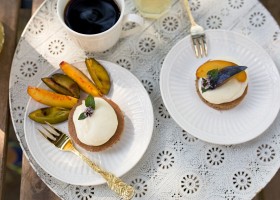 Rychlý letní dezert – pečený koláček s ovocem