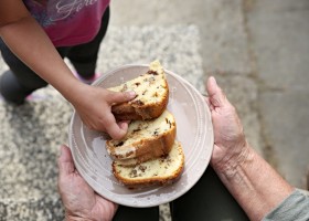 Bábovka s čokoládou a ořechy