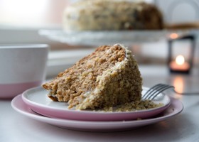 Špaldový dort s arašídovým krémem