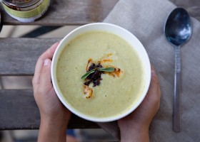 Polévka z pečeného květáku