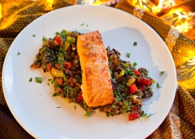 Čočkový salát s lososem