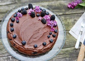 Čokoládový dort s ovocem