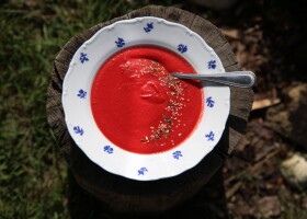 Polévka z červené řepy