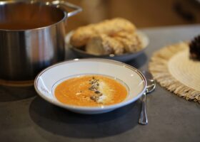 Polévka z pečených batátů a paprik