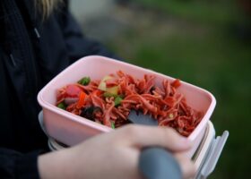 Těstovinový salát na cesty