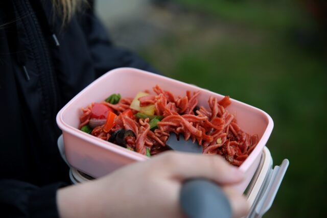 těstovinový salát na cesty